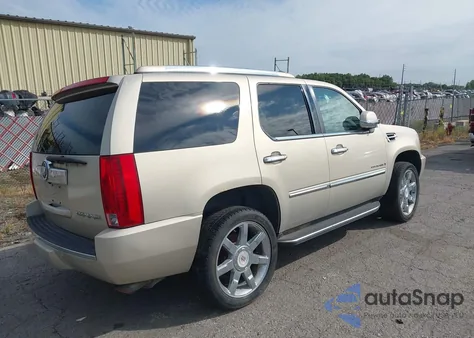 2008 Cadillac Escalade Luxury z USA, uszkodzony, nr VIN 1GYFK63888R201820